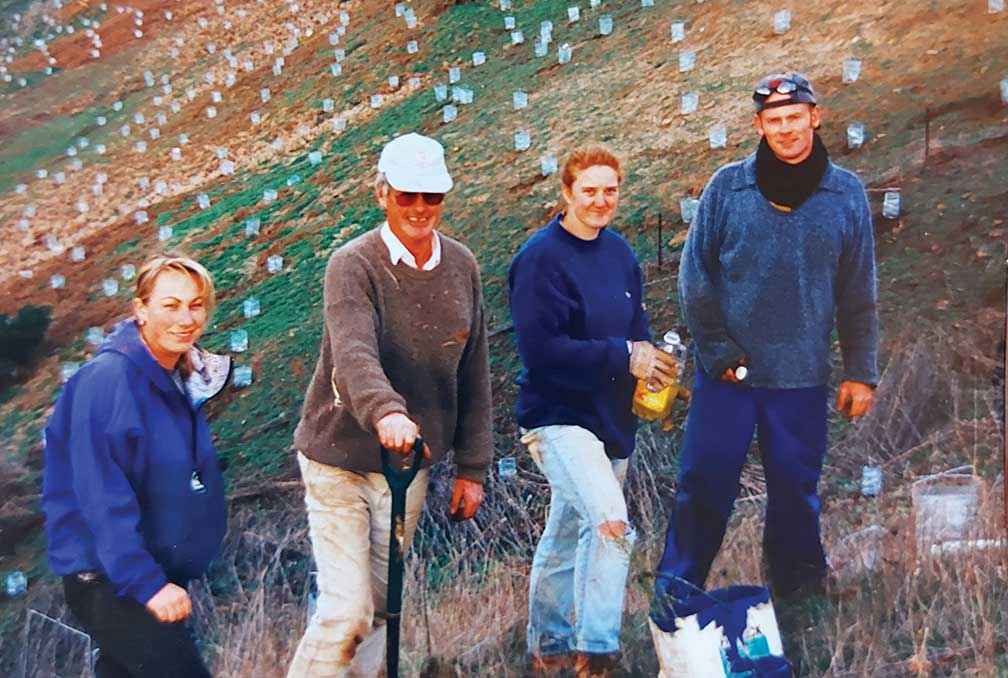 Brent Rodden (in white hat) with students from Gordon TAFE, planting out a section of the steep escarpment with 13,000 native plants in 1999.