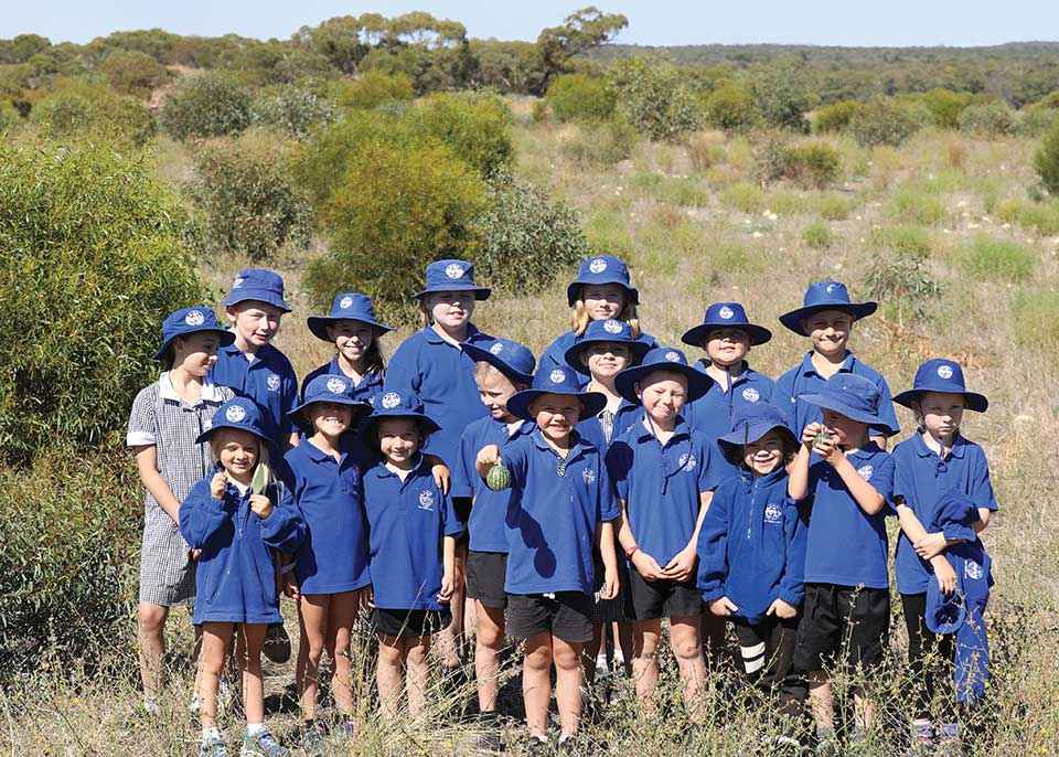 Tempy Primary School learning about malleefowl at Bronzewing Reserve.